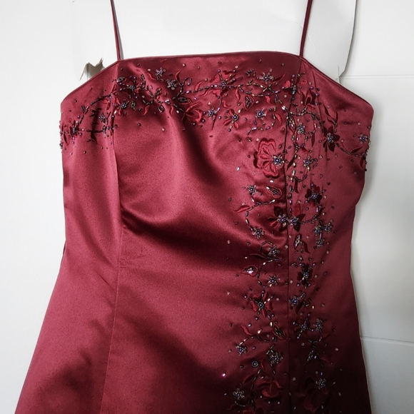 Graduation Dress/Gown - Picture 1 of 9